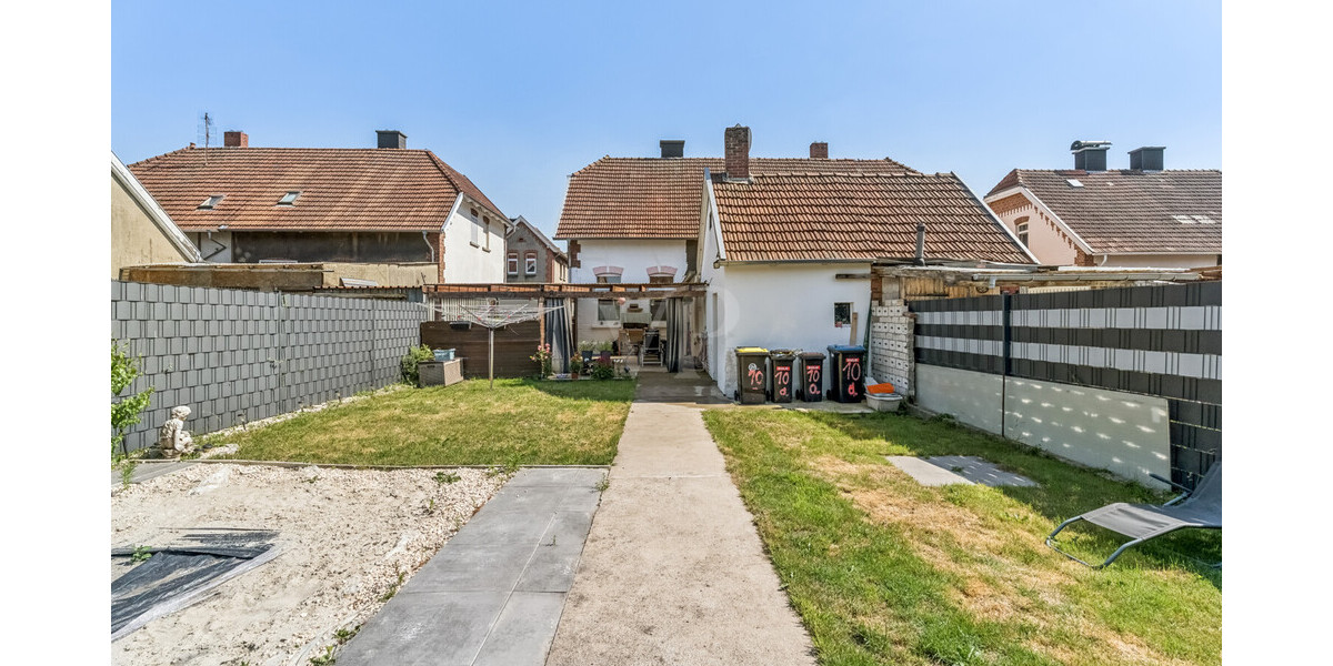Gartenbereich mit Blick zum Haus