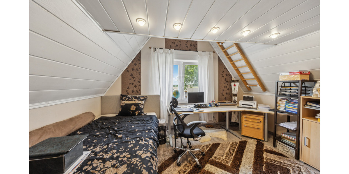 Büro/Kind Hauptwohnung DG