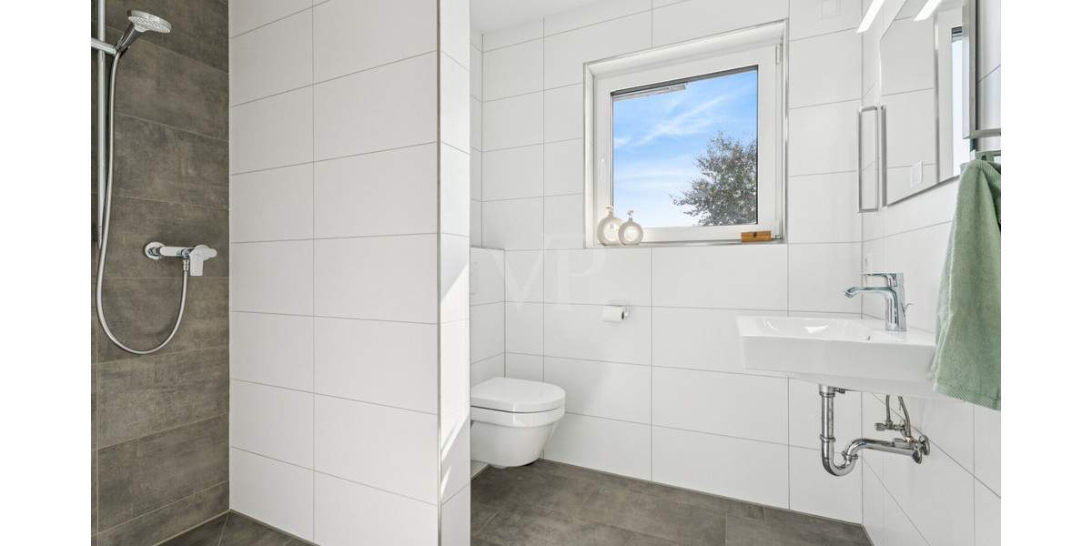 Gäste-WC mit Dusche