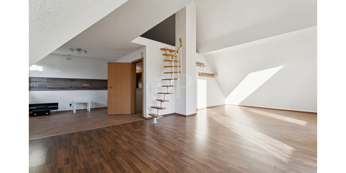 Wohnbereich DG mit Wendeltreppe zum Spitzboden/ WE 2