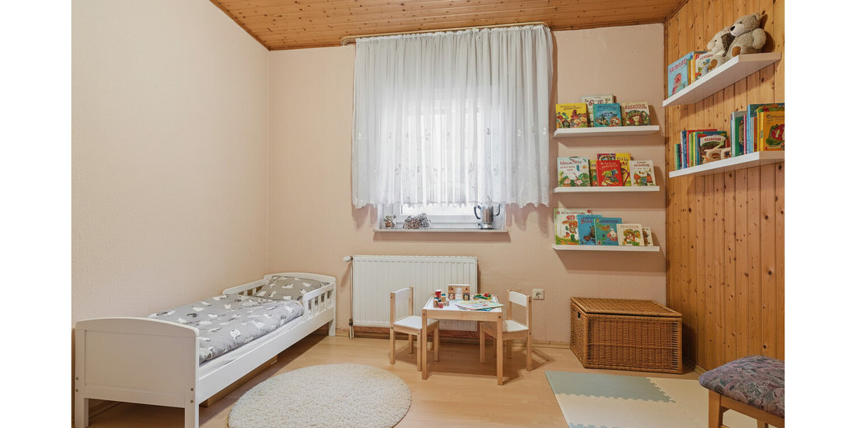Schlafzimmer II_KI möbiliert