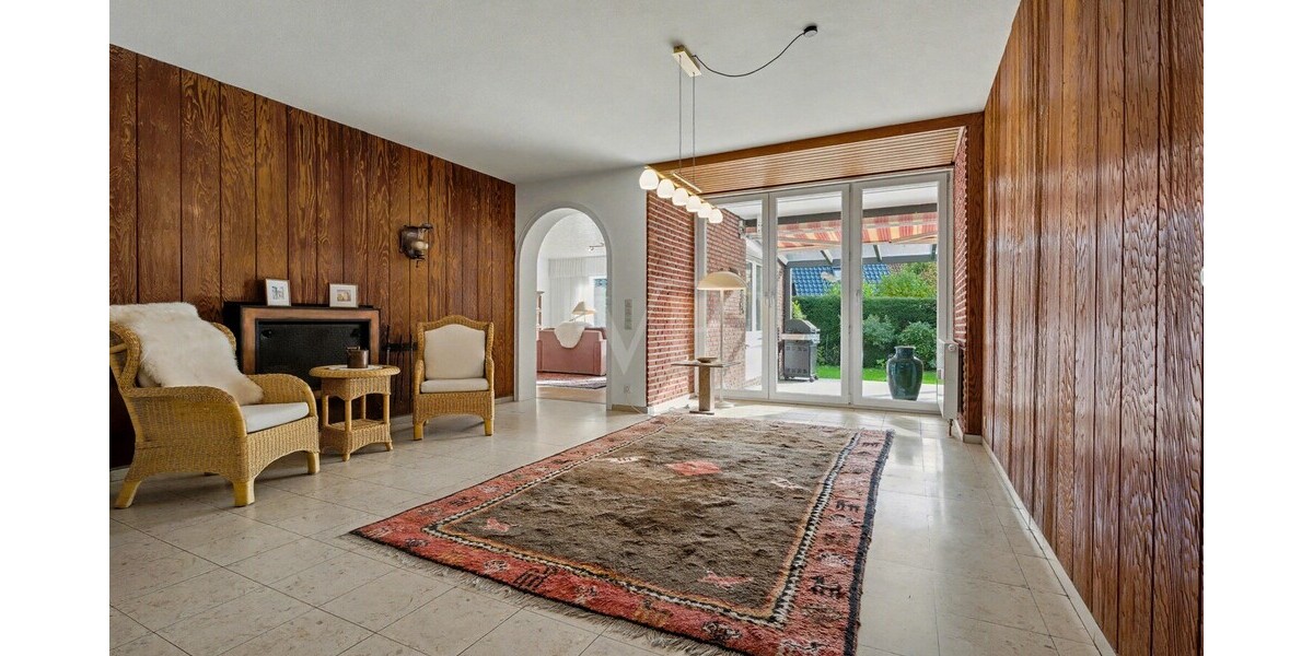 EG Großzügiges Kaminzimmer 